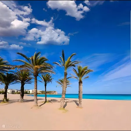La Isla Y El Mar Platja de Larenal